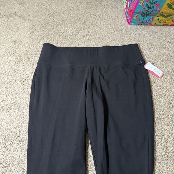 NWT LIVI  Women’s Black Capri Leggings High Rise Stretch Activewear Lounge 18/20 - Picture 4 of 11